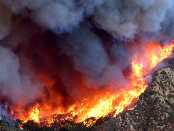 Flames of the Simi Valley fire ravage Southern California.
(U.S. Air Force photo by Senior Master Sgt. Dennis W. Goff)